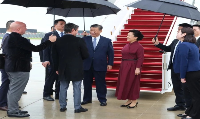 习主席称赞法国总理中文“讲得很好，很标准”